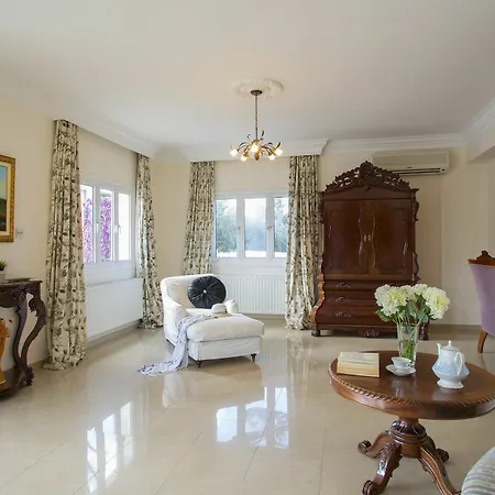 Villa Georgia Pernera