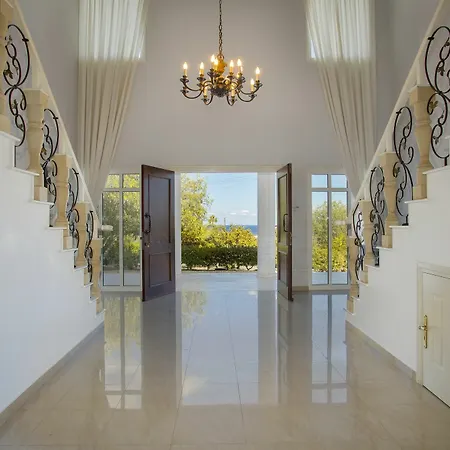 Villa Georgia Pernera