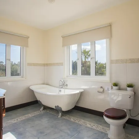 Villa Georgia Pernera